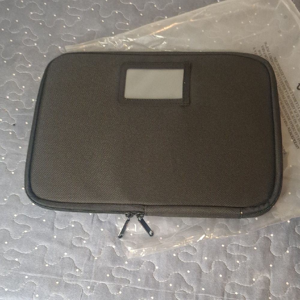 Case Logic Vigil 11" Black Chromebook Laptop Sleeve- new